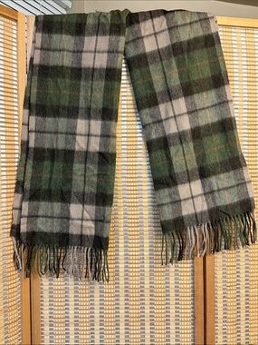 Islander Green and brown scarf